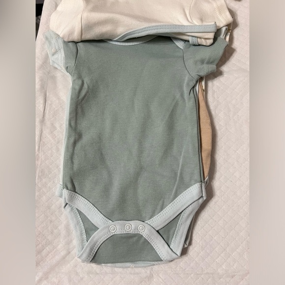 Kyle and Deena 5 piece grow with me onesie set 0-3mth 3-6 mth light blues NWT - Picture 4 of 12